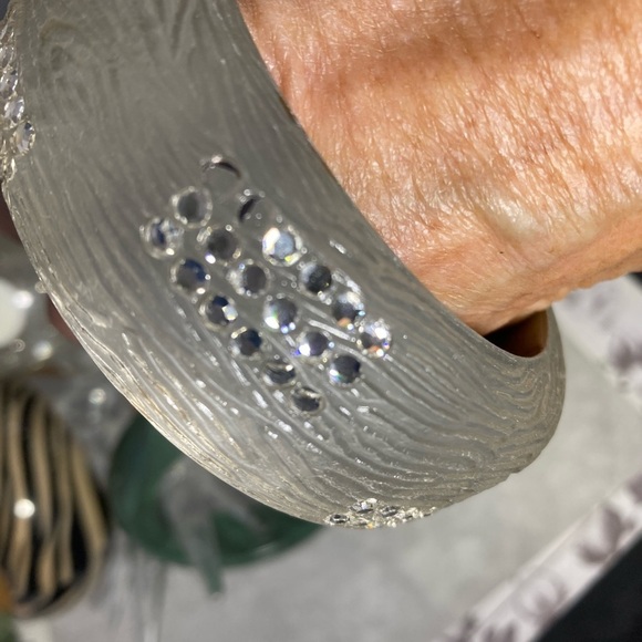 Vintage Bangle Bracelets - Picture 5 of 5